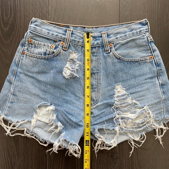 Vintage Levi’s 501 denim shorts size 28 (fits like 24/25) - Picture 8 of 9